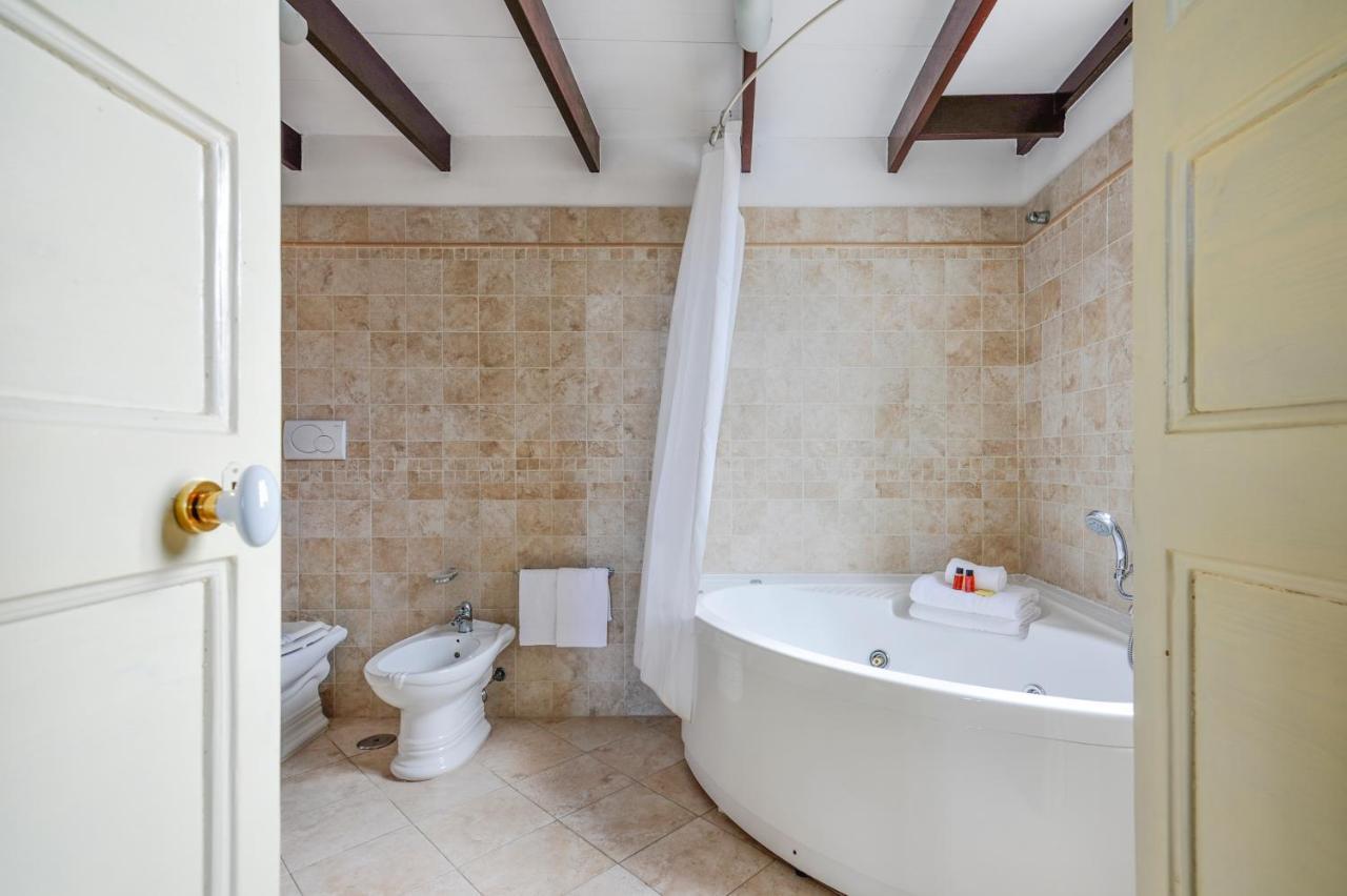 Castriota 19 - Jacuzzi Apartment Sit Lecce Eksteriør billede
