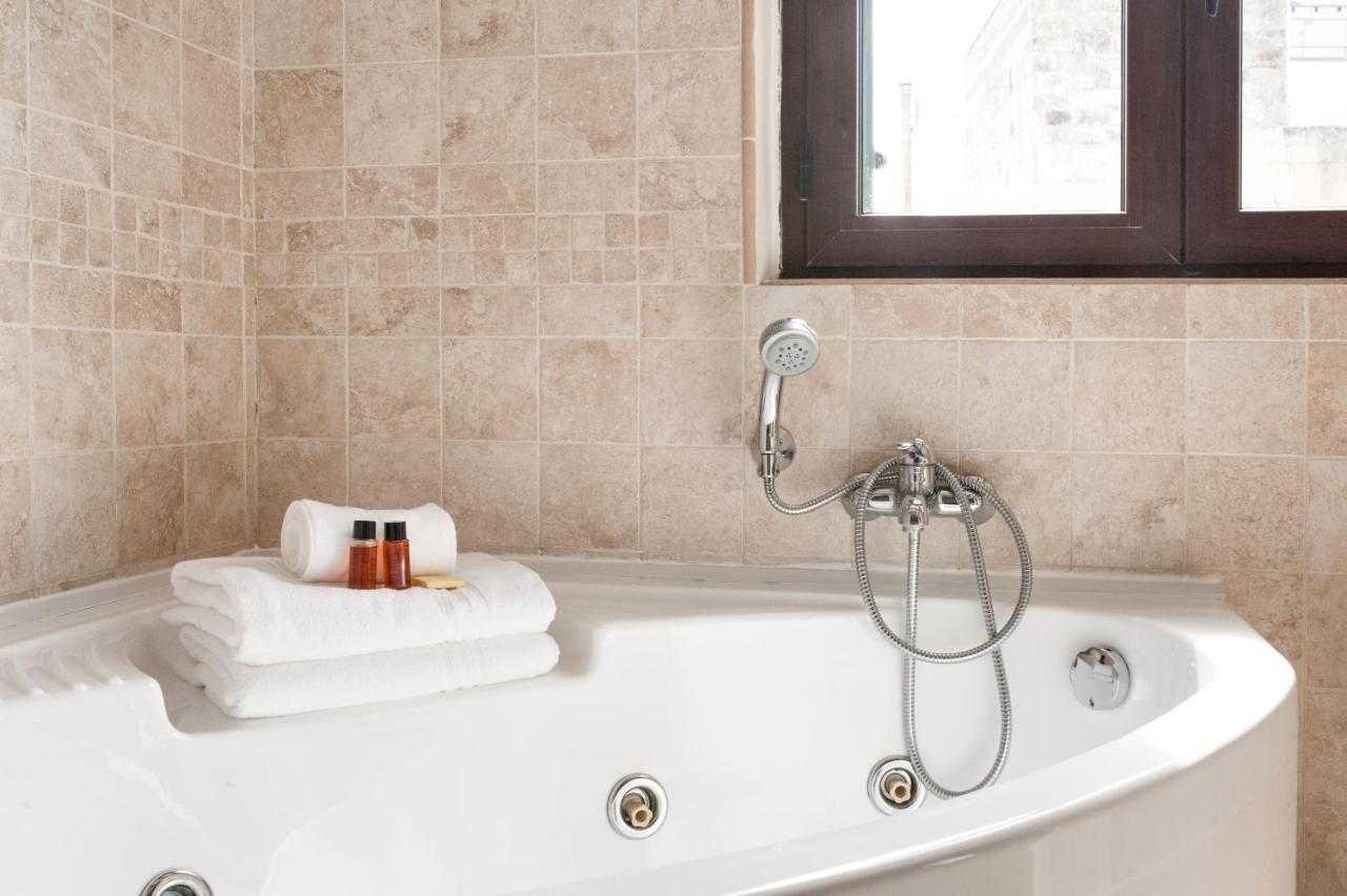 Castriota 19 - Jacuzzi Apartment Sit Lecce Eksteriør billede